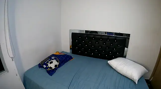 hot quenn online show from 8, 12, 2024