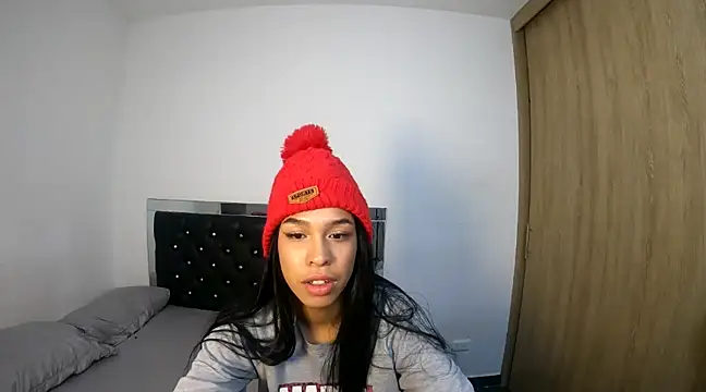 hot quenn online show from 30, 12, 2024