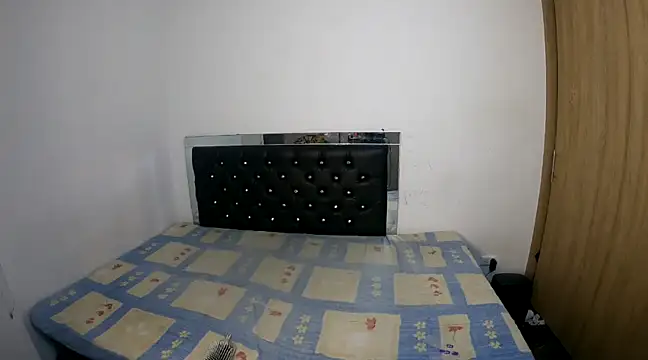 hot quenn online show from 13, 1, 2025