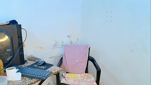 Snapshot of Oh_Tique chatting on 29, 4, 2026 Oh Tique online show from 29, 4, 2026