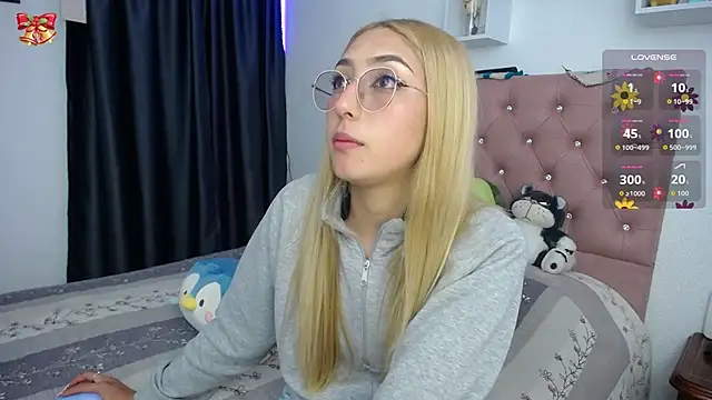 Snapshot of Soffy-brooks chatting on 15, 12, 2025 Soffy-brooks online show from 15, 12, 2025