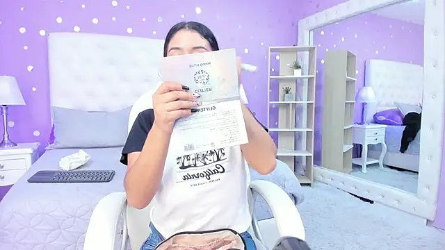 scarlette 15  online show from 8, 11, 2025