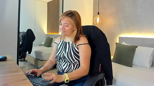 alma fenix online show from 15, 12, 2025