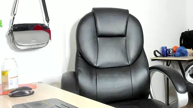 alma fenix online show from 18, 4, 2026