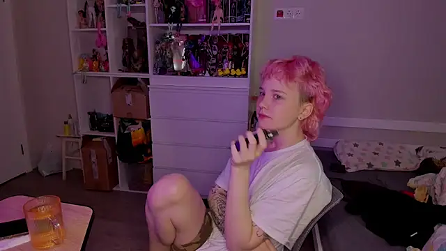 School Love online show from 15, 12, 2025