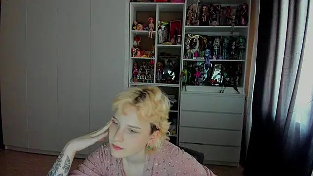 Snapshot of School_Love chatting on 13, 7, 2026 School Love online show from 13, 7, 2026