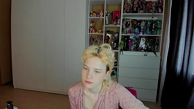 Snapshot of School_Love chatting on 14, 7, 2026 School Love online show from 14, 7, 2026