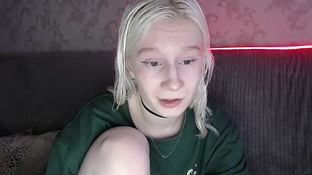 Snapshot of EnigmaSee chatting on 4, 5, 2026 EnigmaSee online show from 4, 5, 2026