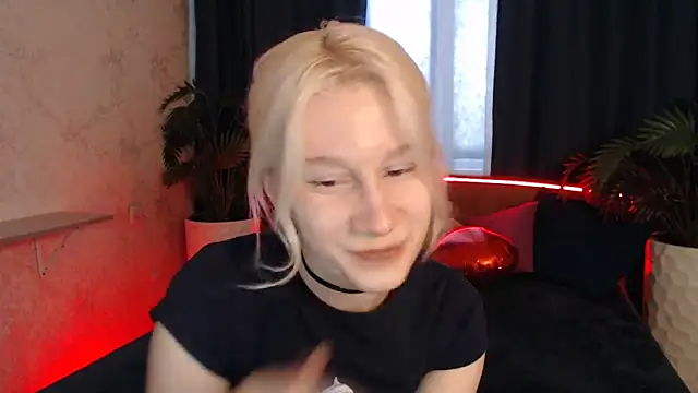 Snapshot of EnigmaSee chatting on 7, 5, 2026 EnigmaSee online show from 7, 5, 2026