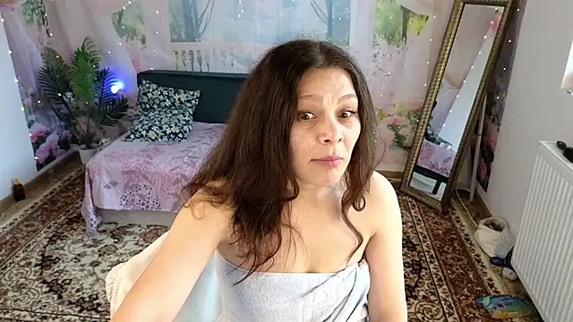 Snapshot of MadameDeFeu chatting on 3, 6, 2026 MadameDeFeu online show from 3, 6, 2026