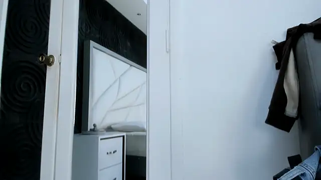 AbigailWilliams  online show from 13, 11, 2025