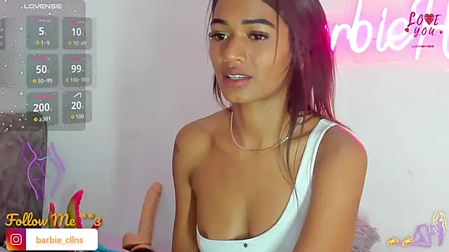 Snapshot of BarbieHotLaura chatting on 9, 10, 2025 BarbieHotLaura online show from 9, 10, 2025