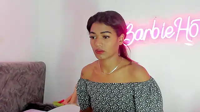 Snapshot of BarbieHotLaura chatting on 10, 10, 2025 BarbieHotLaura online show from 10, 10, 2025