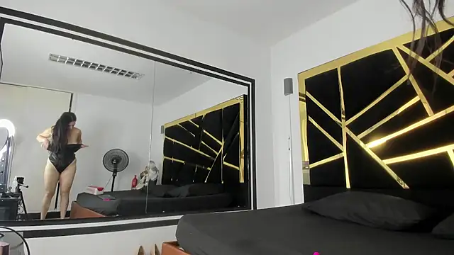 Snapshot of Giorgina_Simons chatting on 11, 12, 2024 Giorgina Simons online show from 11, 12, 2024