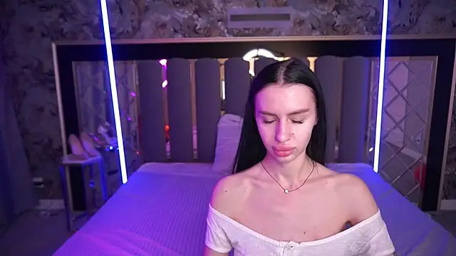 Snow WhiteeeX online show from 2, 3, 2026