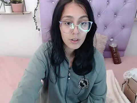 Snapshot of Freyja_01 chatting on 18, 10, 2025 Freyja 01 online show from 18, 10, 2025