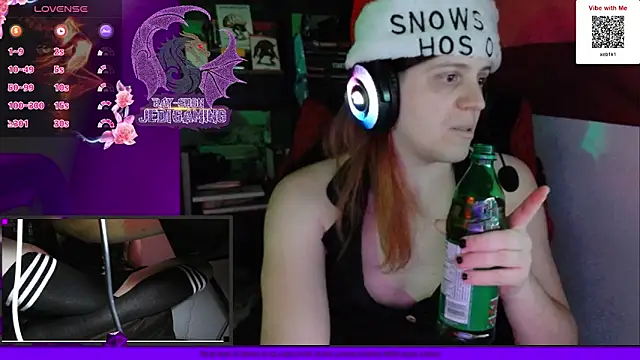 Snapshot of Rae-Suon chatting on 22, 12, 2024 Rae-Suon online show from 22, 12, 2024