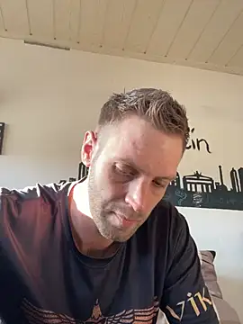 Snapshot of privat-official chatting on 4, 3, 2025 privat-official online show from 4, 3, 2025