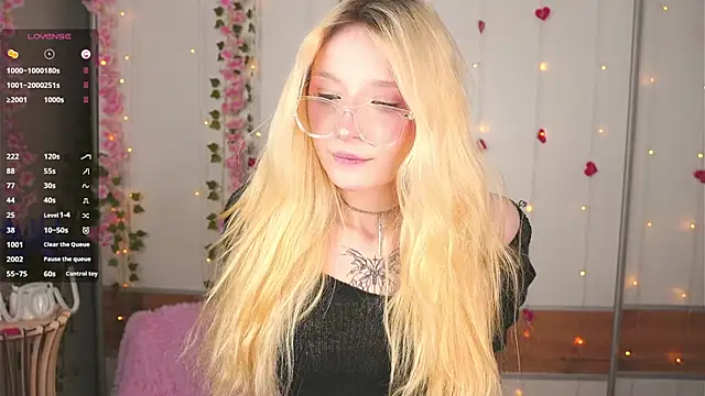 Snapshot of Naughty__Couplles chatting on 25, 2, 2026 Naughty Couplles online show from 25, 2, 2026