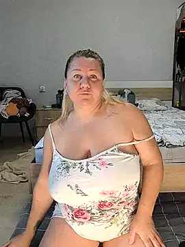 Snapshot of Anna_Curvy chatting on 27, 7, 2026 Anna Curvy online show from 27, 7, 2026