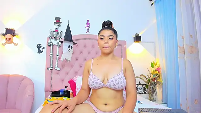 Snapshot of JulieeHabubu chatting on 29, 10, 2025 JulieeHabubu online show from 29, 10, 2025