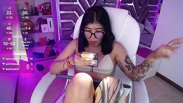 AliceWalker 11 online show from 5, 3, 2025