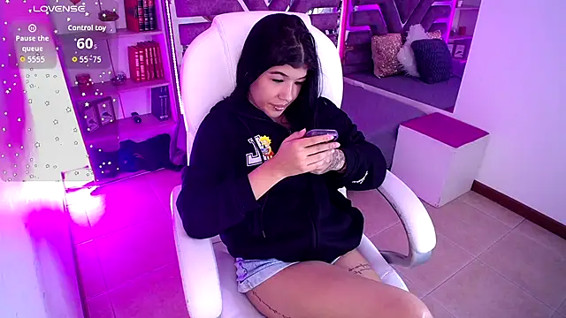 AliceWalker 11 online show from 9, 9, 2025