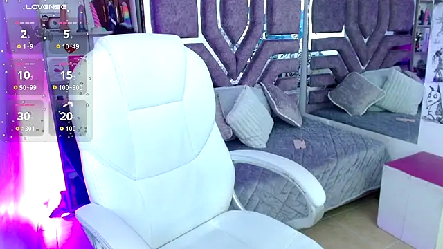 AliceWalker 11 online show from 12, 11, 2025