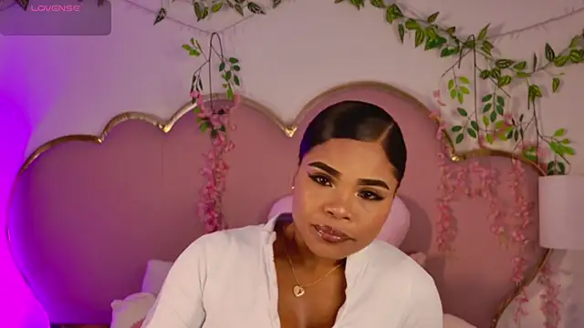 Snapshot of NahiaraReina chatting on 18, 4, 2026 NahiaraReina online show from 18, 4, 2026