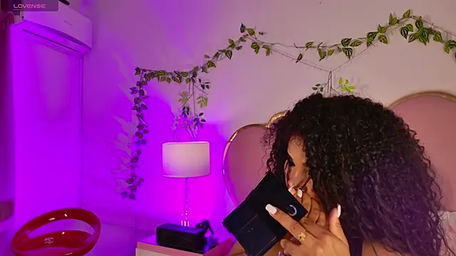 Snapshot of NahiaraReina chatting on 26, 4, 2026 NahiaraReina online show from 26, 4, 2026