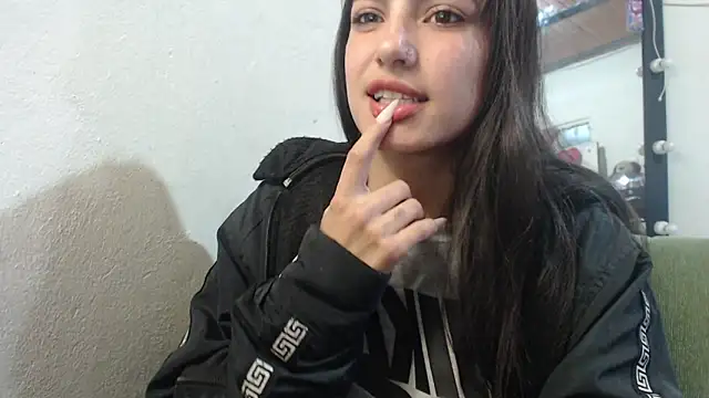 Snapshot of skinny_sweet2411 chatting on 5, 6, 2026 skinny sweet2411 online show from 5, 6, 2026
