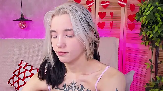 as1an girlfriend online show from 19, 2, 2025