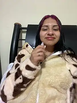 Snapshot of Hilary_pinkk chatting on 13, 2, 2025 Hilary pinkk online show from 13, 2, 2025
