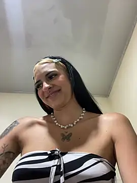 Snapshot of Hilary_pinkk chatting on 3, 3, 2025 Hilary pinkk online show from 3, 3, 2025