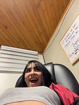 Snapshot of Hilary_pinkk chatting on 5, 2, 2026 Hilary pinkk online show from 5, 2, 2026