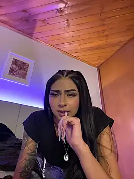 Snapshot of Hilary_pinkk chatting on 5, 4, 2026 Hilary pinkk online show from 5, 4, 2026