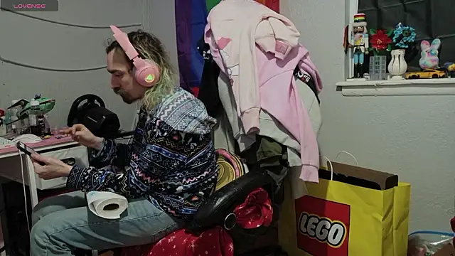 tallnerdyguy online show from 12, 2, 2026