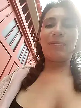 Snapshot of Alysson-- chatting on 11, 3, 2025 Alysson-- online show from 11, 3, 2025