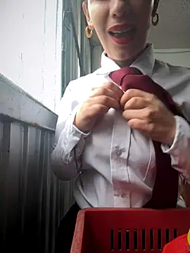 Snapshot of Alysson-- chatting on 6, 11, 2025 Alysson-- online show from 6, 11, 2025