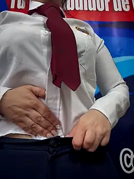 Snapshot of Alysson-- chatting on 18, 11, 2025 Alysson-- online show from 18, 11, 2025