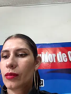 Snapshot of Alysson-- chatting on 17, 12, 2025 Alysson-- online show from 17, 12, 2025