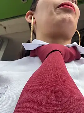 Snapshot of Alysson-- chatting on 19, 12, 2025 Alysson-- online show from 19, 12, 2025