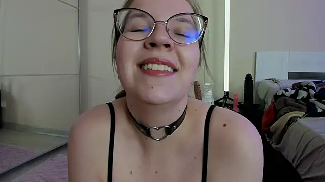 Snapshot of Your_Penny_ chatting on 28, 4, 2026 Your Penny online show from 28, 4, 2026
