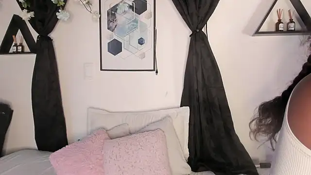 Khenta Michells online show from 9, 4, 2026