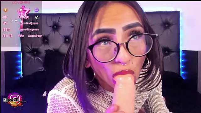 Snapshot of Skyler__blue4 chatting on 6, 2, 2025 Skyler blue4 online show from 6, 2, 2025