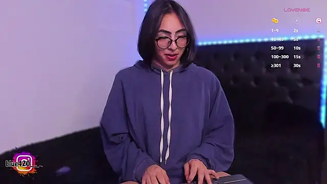 Snapshot of Skyler__blue4 chatting on 2, 3, 2025 Skyler blue4 online show from 2, 3, 2025