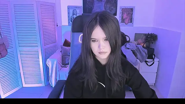 Elainebeness online show from 24, 10, 2025