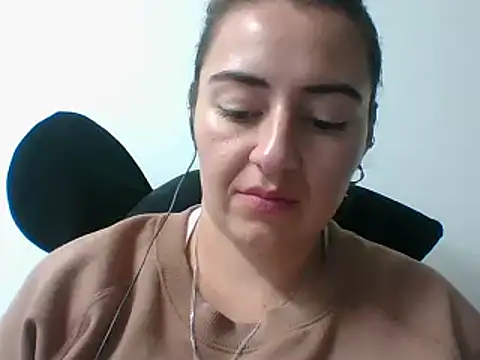 Snapshot of _karlie_kloss_ chatting on 17, 1, 2025 karlie kloss online show from 17, 1, 2025