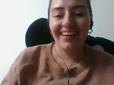 Snapshot of _karlie_kloss_ chatting on 6, 2, 2025 karlie kloss online show from 6, 2, 2025