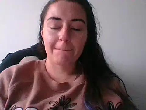 Snapshot of _karlie_kloss_ chatting on 13, 2, 2025 karlie kloss online show from 13, 2, 2025